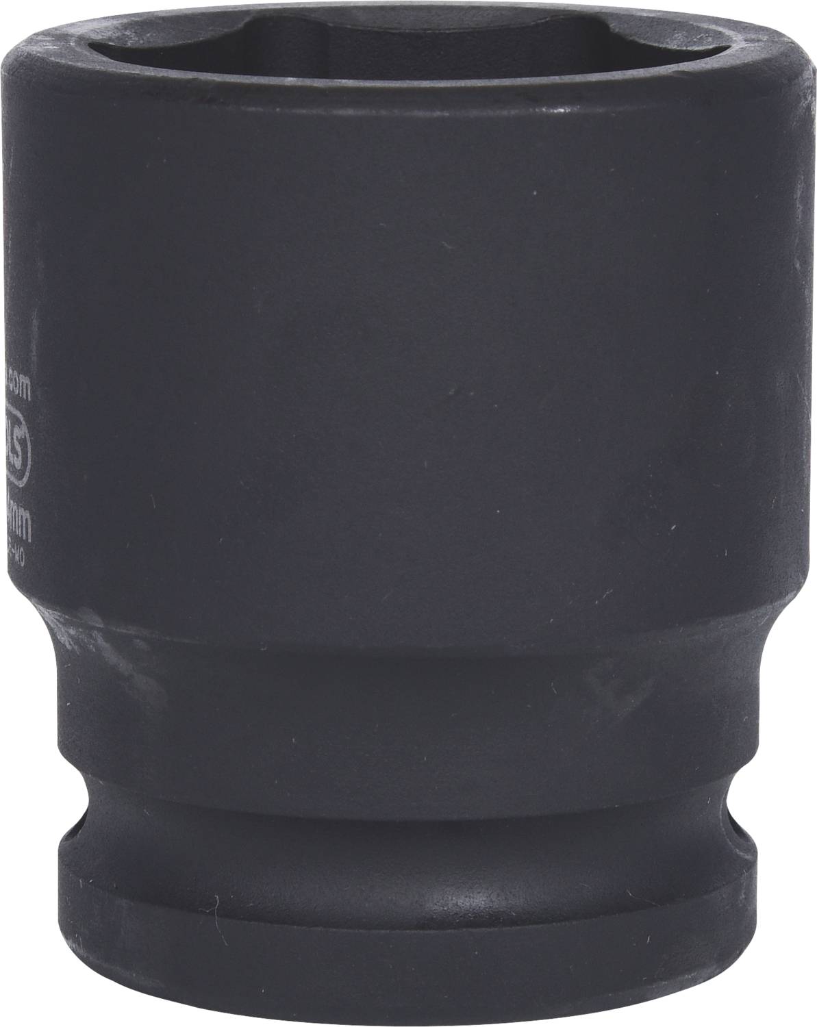 Eine schwarze Stecknuss aus Metall. Ideal zum Anziehen oder Lösen von Schrauben und Muttern mit einem Schraubenschlüssel.