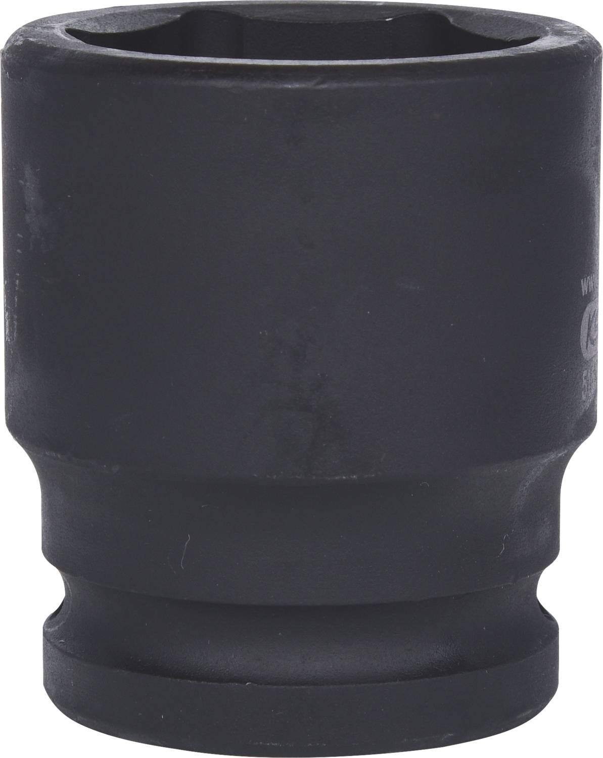 Eine schwarze Sechskantnuss, geeignet für den Einsatz mit einem Schlagschrauber. Sie hat eine robuste, widerstandsfähige Bauweise.