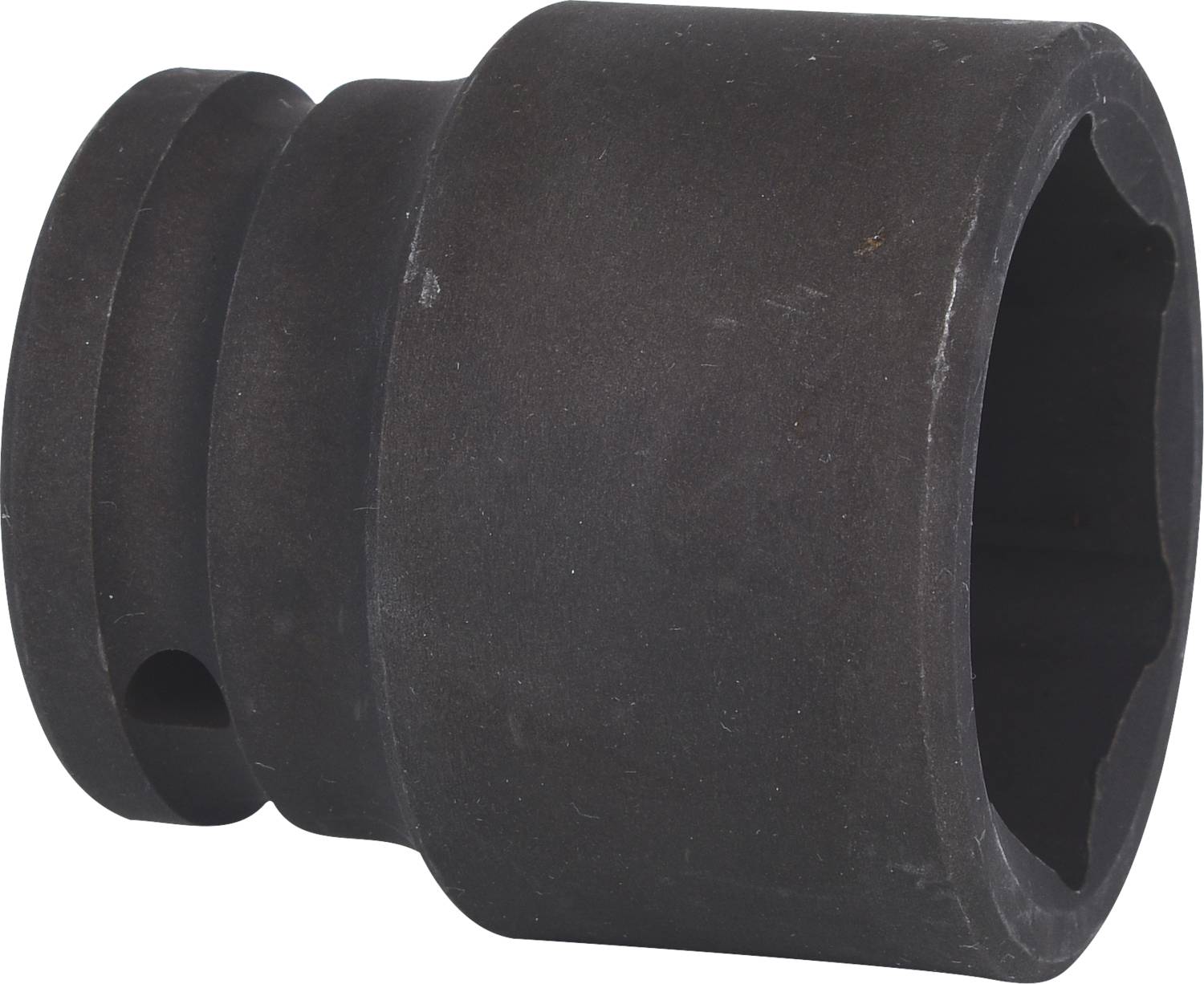 Ein schwarzer Stahl-Aufsatz mit sechskantiger Öffnung, verwendet zum Lösen und Festziehen von Schrauben oder Muttern in Maschinenbau.