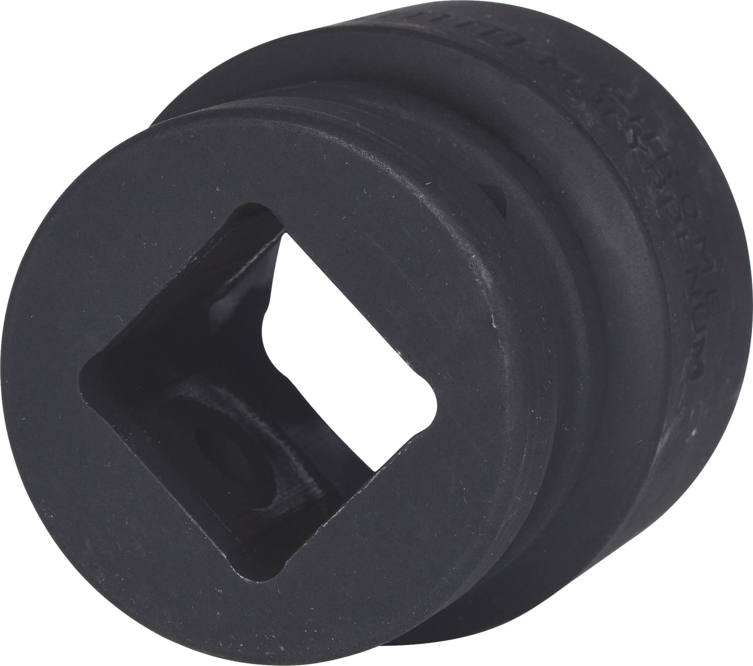 Eine schwarze Stecknuss mit quadratischer Öffnung, geeignet für den Einsatz mit Schraubenschlüsseln oder Ratschensystemen.