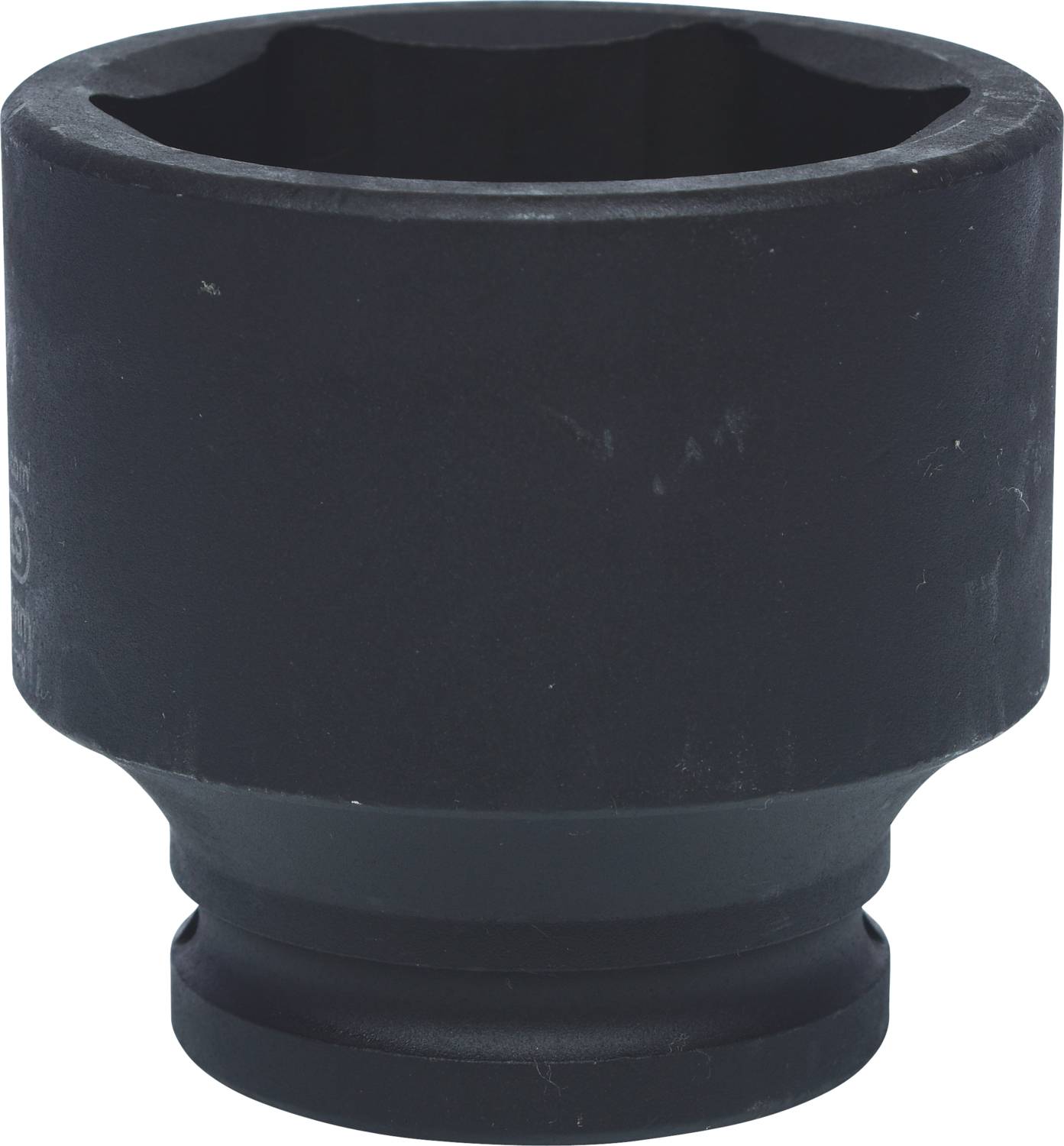 Schwarze sechseckige Stecknuss, geeignet für große Schrauben oder Muttern. Verwendet im Maschinenbau oder bei Autoreparaturen.