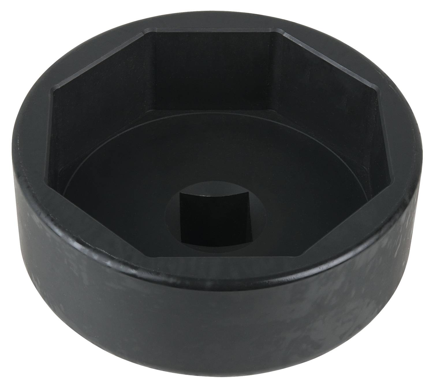 Ein schwarzes, rundes Werkzeug mit sechseckiger Vertiefung, vermutlich ein Steckschlüsseleinsatz. Ideal zum Festziehen großer Muttern.