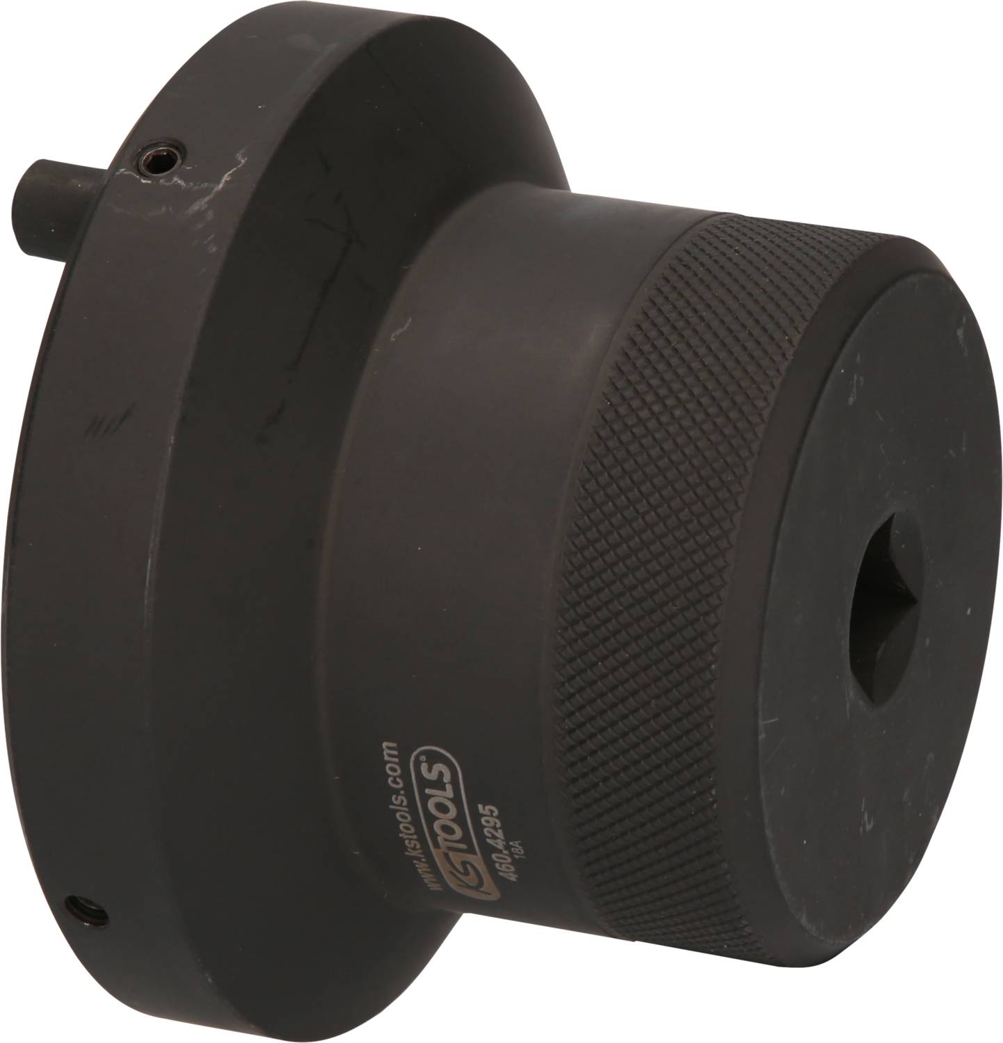 Ein schwarzes Werkzeugteil mit einer runden, geriffelten Oberfläche und einer kleinen hervorstehenden Komponente oben an der Seite.