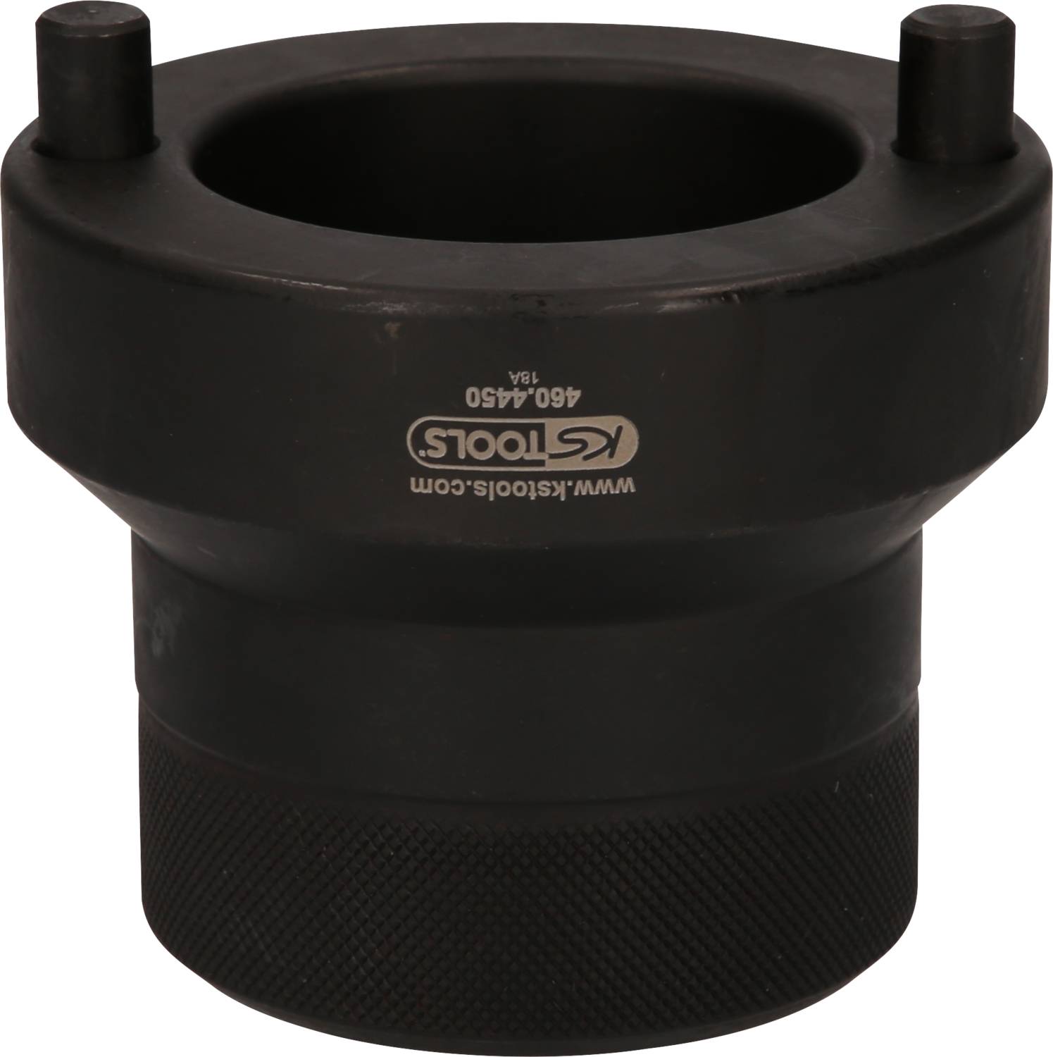 Ein schwarzes Werkzeugteil mit zylindrischer Form und gerändelter Oberfläche. Darauf steht 'KS Tools'.