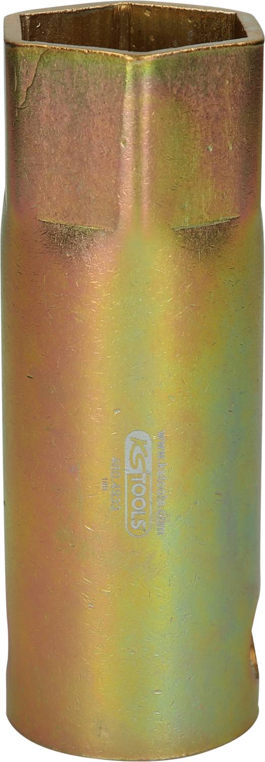 Eine goldfarbene Sechskant-Stecknuss mit einem Markenschriftzug auf der Seite. Werkzeug für mechanische Arbeiten.