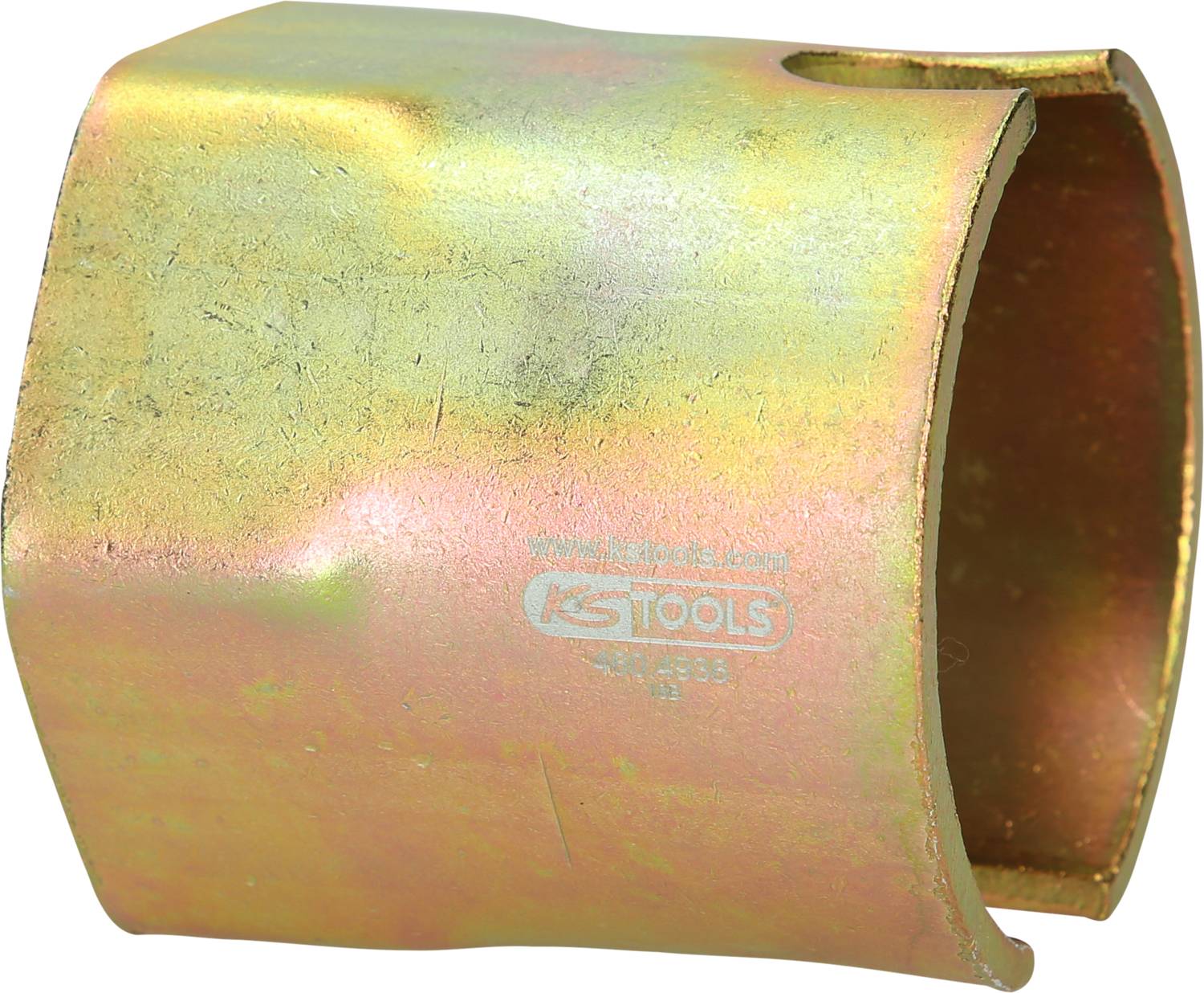 Messingfarbenes, gebogenes Anschlussstück oder Adapter einer Rohrverbindung. Aufschrift 'KS TOOLS' sichtbar.