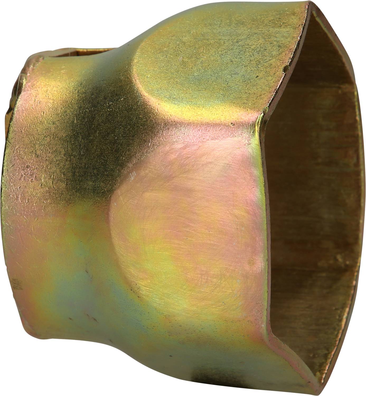 Metallisches Objekt mit goldener Patina und unregelmäßiger Oberfläche. Die Form ist ungleichmäßig, mit einer spitzen Kante und mehreren Dellen.