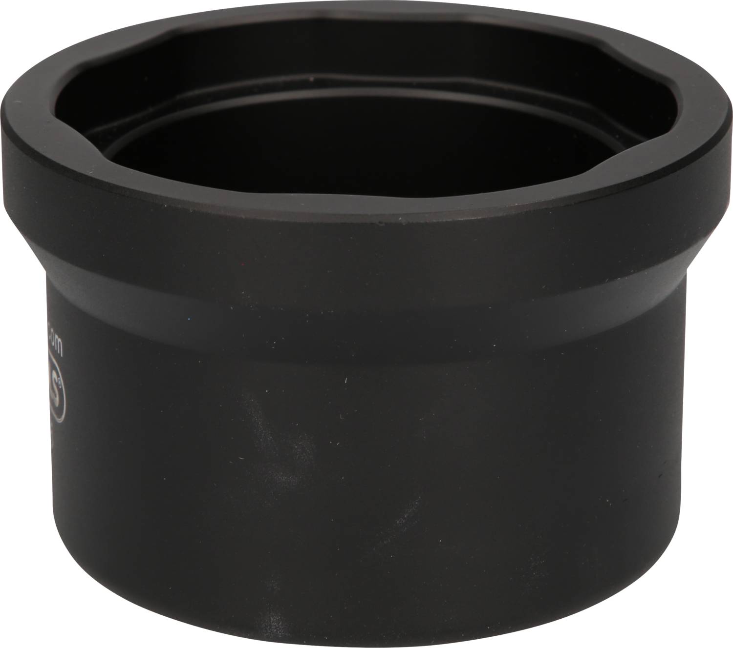 Ein schwarzer, zylindrischer Adapterring, wahrscheinlich für technische oder mechanische Zwecke, auf weißem Hintergrund.
