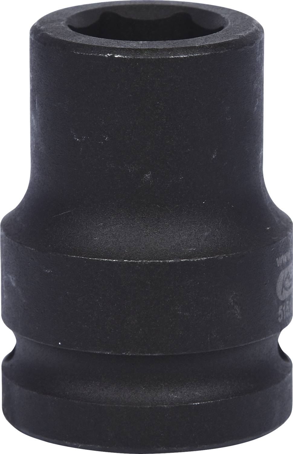 Eine schwarze Stecknuss, zylindrisch und aus Metall, wird frontal gezeigt. Sie wird typischerweise in mechanischen Arbeiten verwendet.