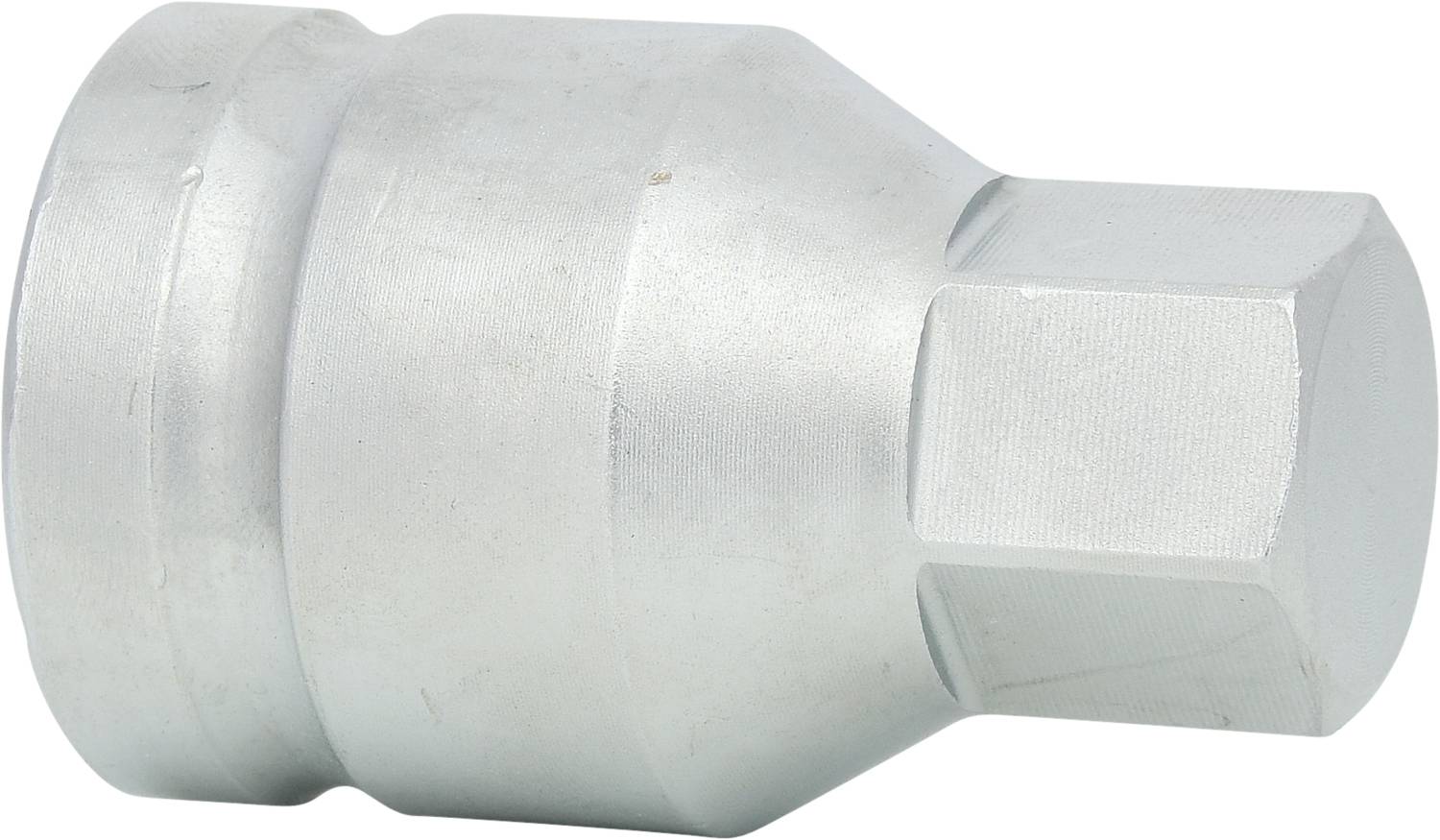 Ein silberner Metallaufsatz mit sechseckiger Form und zylindrischer Basis, möglicherweise ein Werkzeugaufsatz oder Adapter.