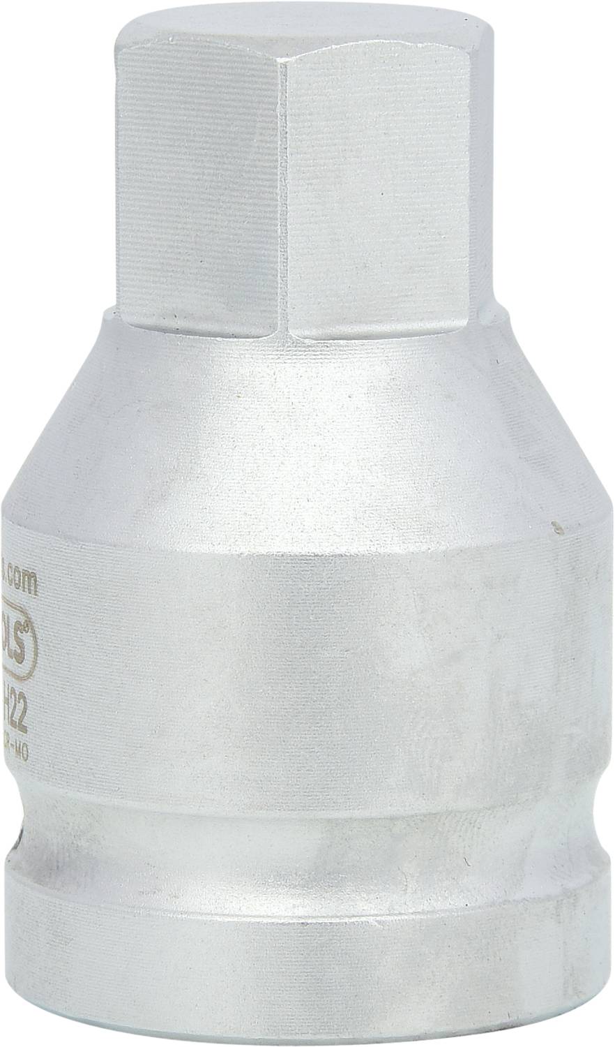 Metallischer Steckschlüsselaufsatz mit sechseckiger Öffnung und gravierter Beschriftung auf der Seite. Verwendet für Reparaturen.