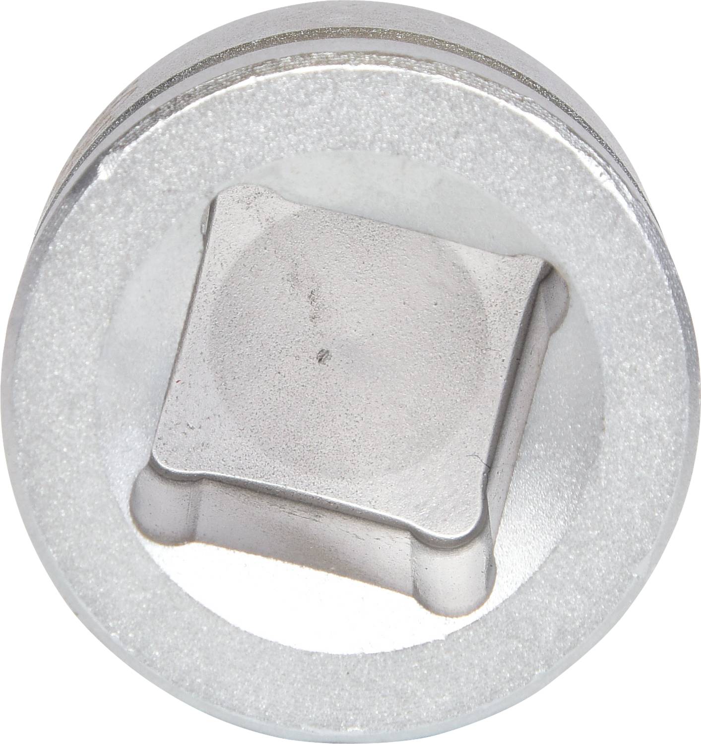 Ein silberfarbenes, zylindrisches Metallteil mit einem quadratischen Innenprofil in der Mitte, das mechanische Funktionen haben könnte.