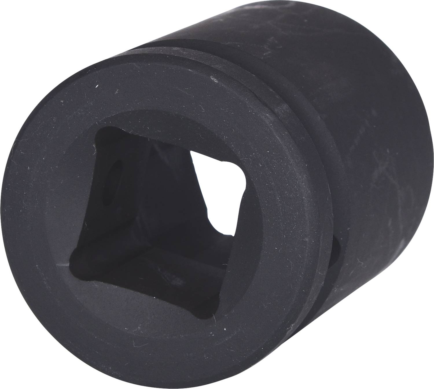 Ein zylindrischer, schwarzer Steckschlüsselaufsatz mit quadratischer Öffnung, geeignet für große Muttern und Schrauben.