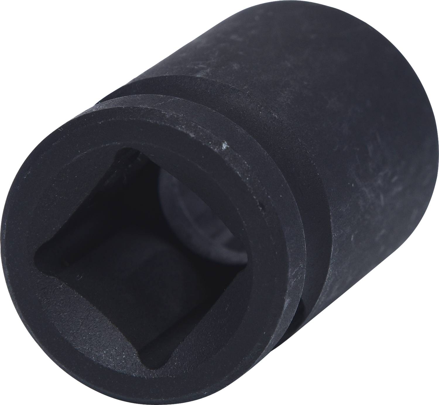 Eine schwarze Stecknuss, die für den Einsatz mit einem Schraubenschlüssel oder einem Ratschenwerkzeug geeignet ist.