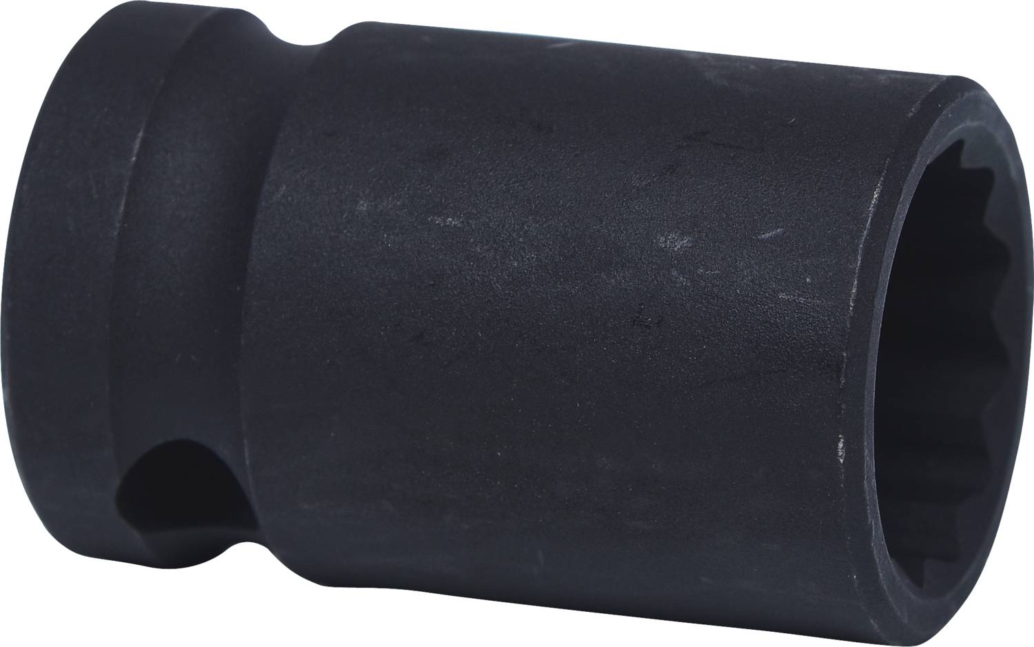 Schwarze Stecknuss mit runder Form, nutzbar für mechanische Arbeiten, vor weißem Hintergrund.