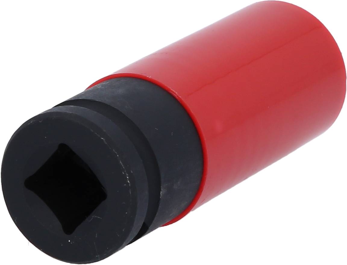 Ein rotes zylindrisches Werkzeug mit einer schwarzen quadratischen Öffnung an einem Ende, wahrscheinlich ein Steckschlüsselaufsatz.