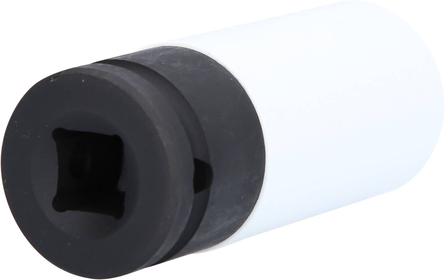 Ein schwarzes und weißes zylinderförmiges Werkzeugteil, wahrscheinlich ein Stecknussaufsatz, mit quadratischer Öffnung auf der schwarzen Seite.