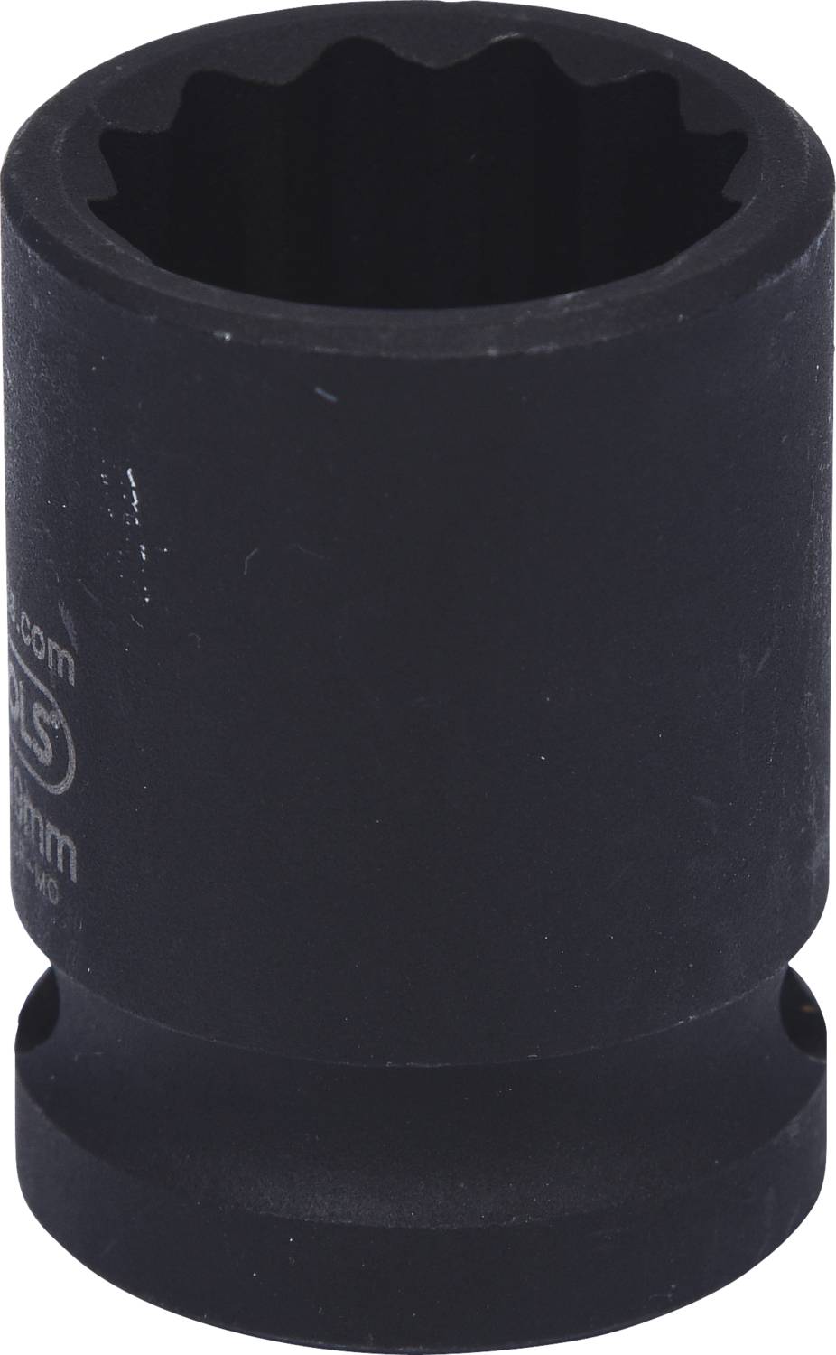 Ein schwarzer Steckschlüsseleinsatz aus Metall, zylindrisch geformt, geeignet für Schraubarbeiten.