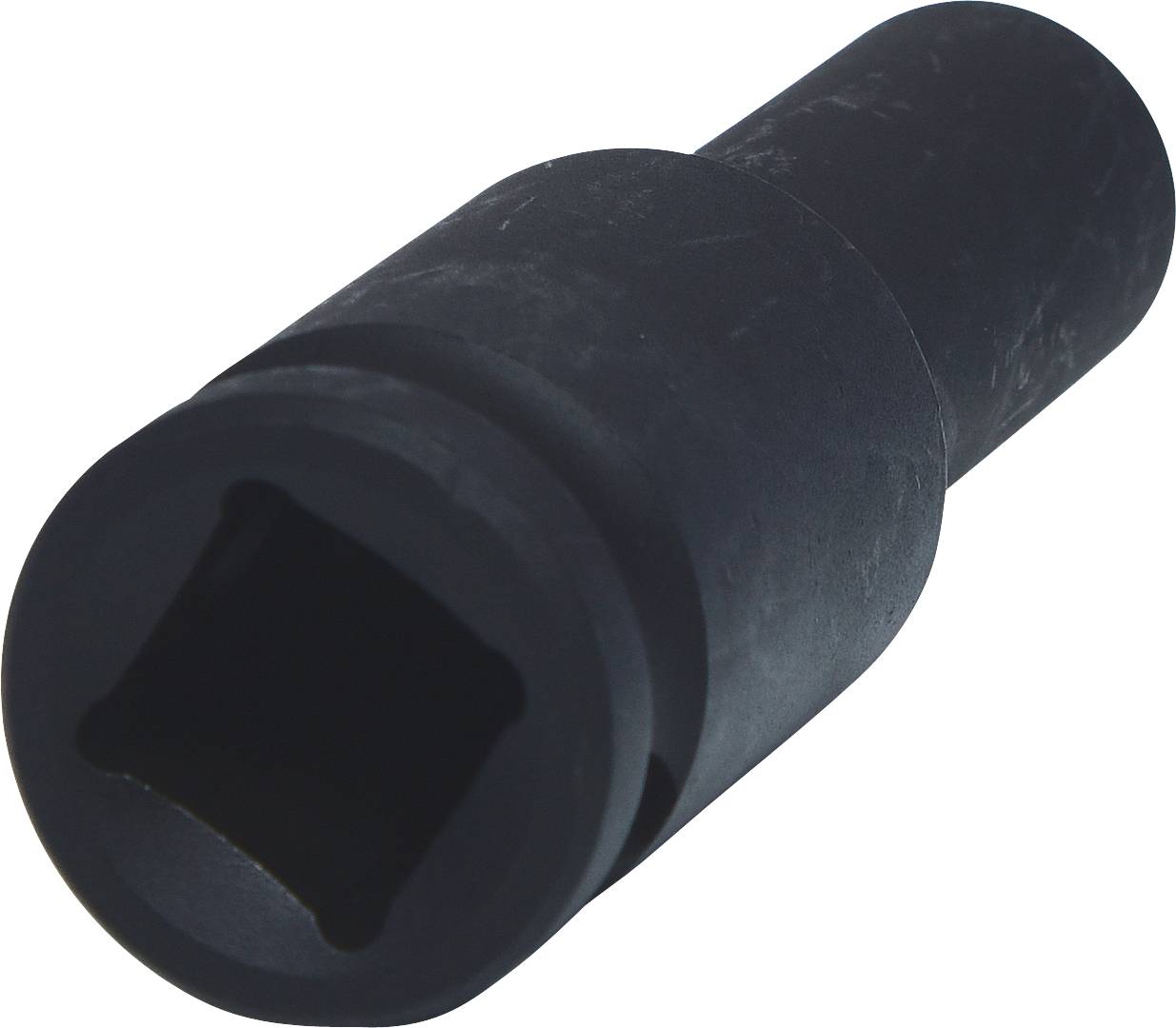 Schwarzer Steckschlüsselaufsatz mit quadratischer Öffnung, für mechanische Arbeiten und zum Lösen von Schrauben und Muttern geeignet.