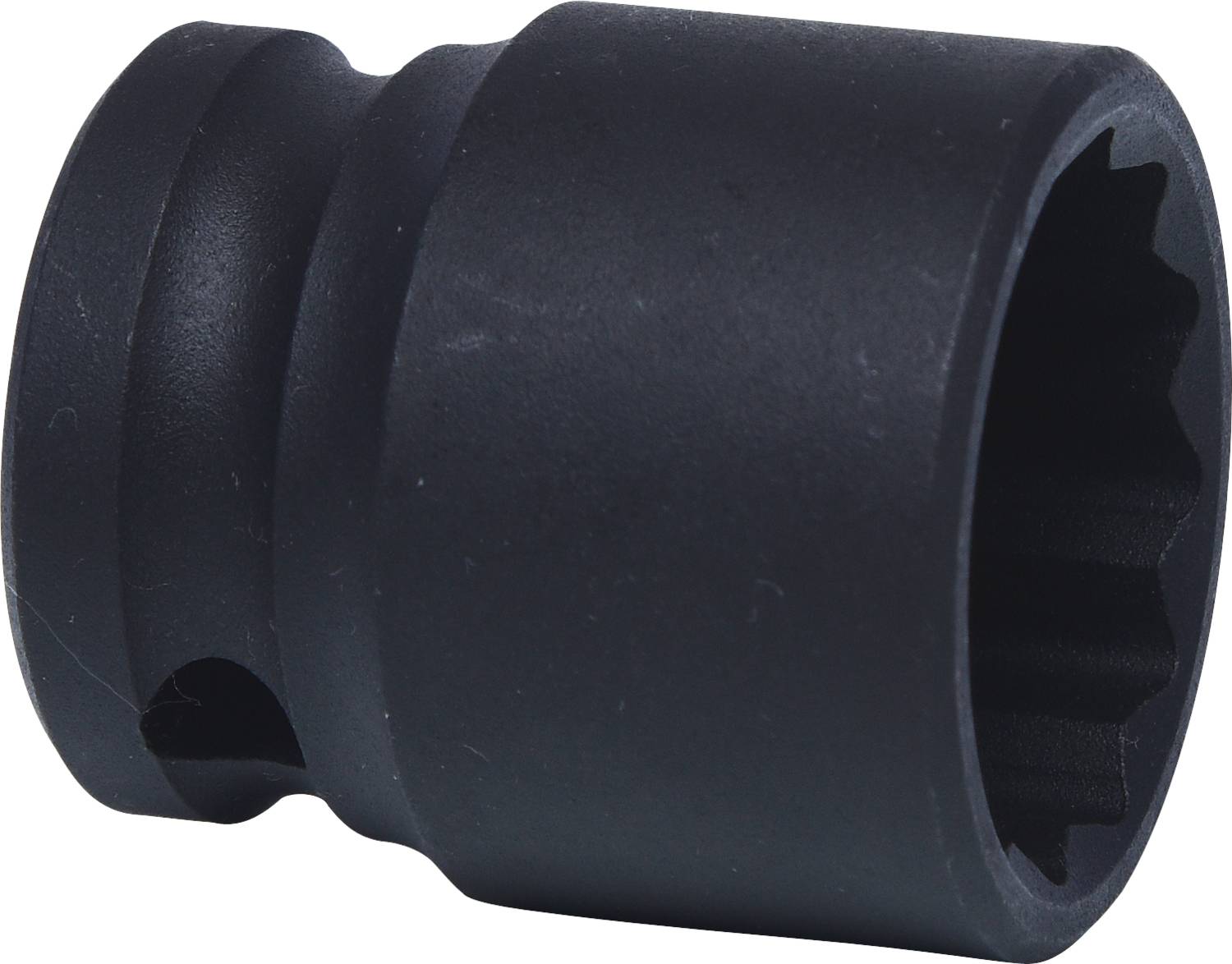 Schwarzer Steckschlüsselaufsatz aus Metall, zylindrische Form mit gezacktem Innenprofil.