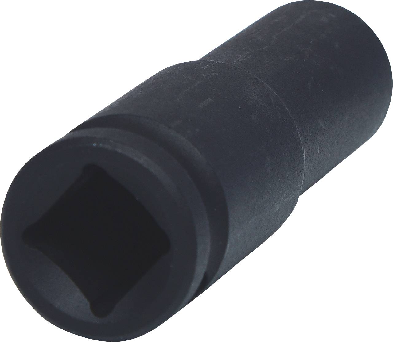Ein schwarzes Stecknuss-Werkzeug mit quadratischem Ende zur Befestigung an einem Werkzeuggriff.