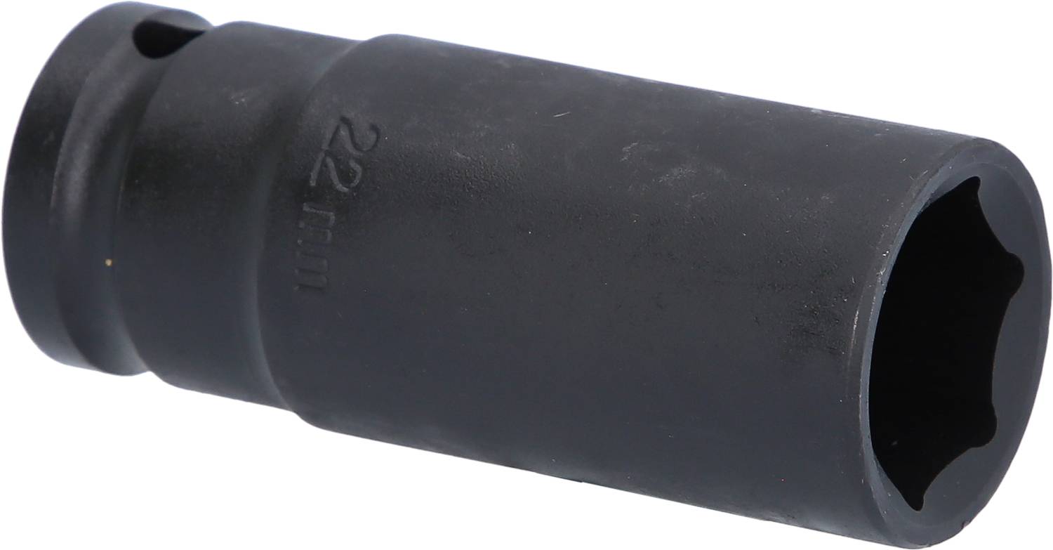 Schwarzer Steckschlüssel mit sechskantiger Öffnung und einer Größe von 22 mm, liegt auf einer weißen Oberfläche.