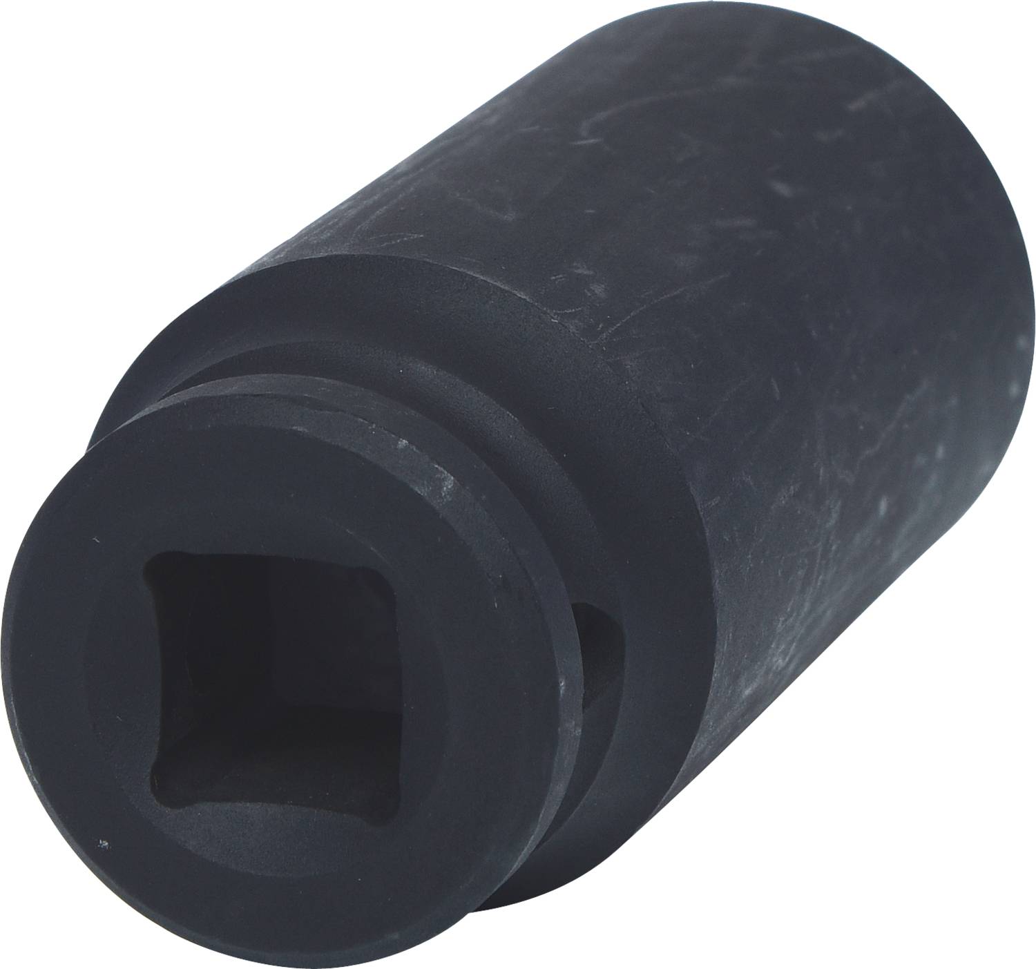 Schwarze, zylindrische Metallbuchse mit quadratischer Öffnung auf einer Seite.