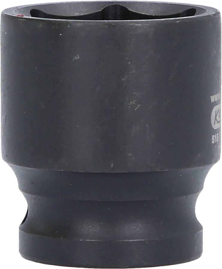 Eine schwarze Stecknuss aus Metall, die für den Einsatz mit einem Schraubenschlüssel oder einer Ratsche bestimmt ist.