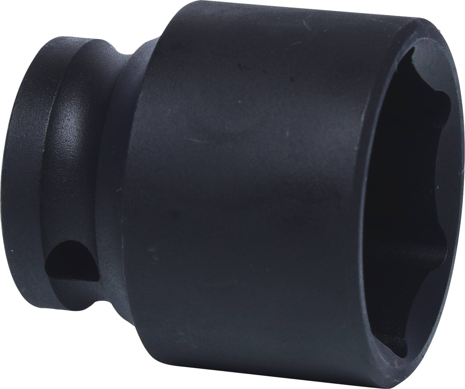 Ein schwarzer Metallwerkzeugaufsatz, wahrscheinlich eine Stecknuss, zum Anziehen oder Lösen von Schrauben oder Muttern.