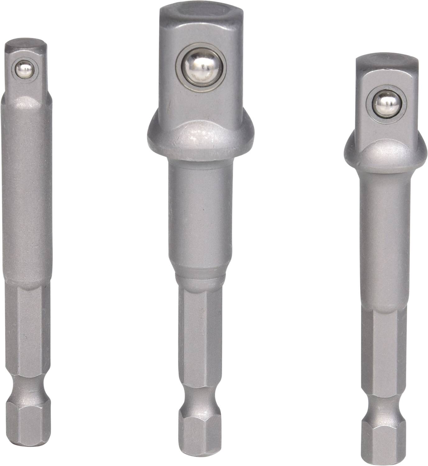 Drei silberne Stecknussadapter verschiedener Länge. Sie haben sechseckige Schäfte und runde Kugellager an den Enden zum Einrasten.