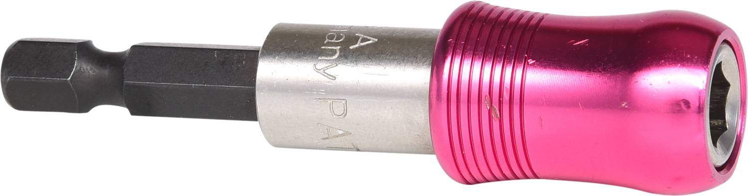 Ein rosafarbener Schraubendreheraufsatz mit silbernem Schaft und sechskantigem Ende liegt auf einer weißen Fläche.