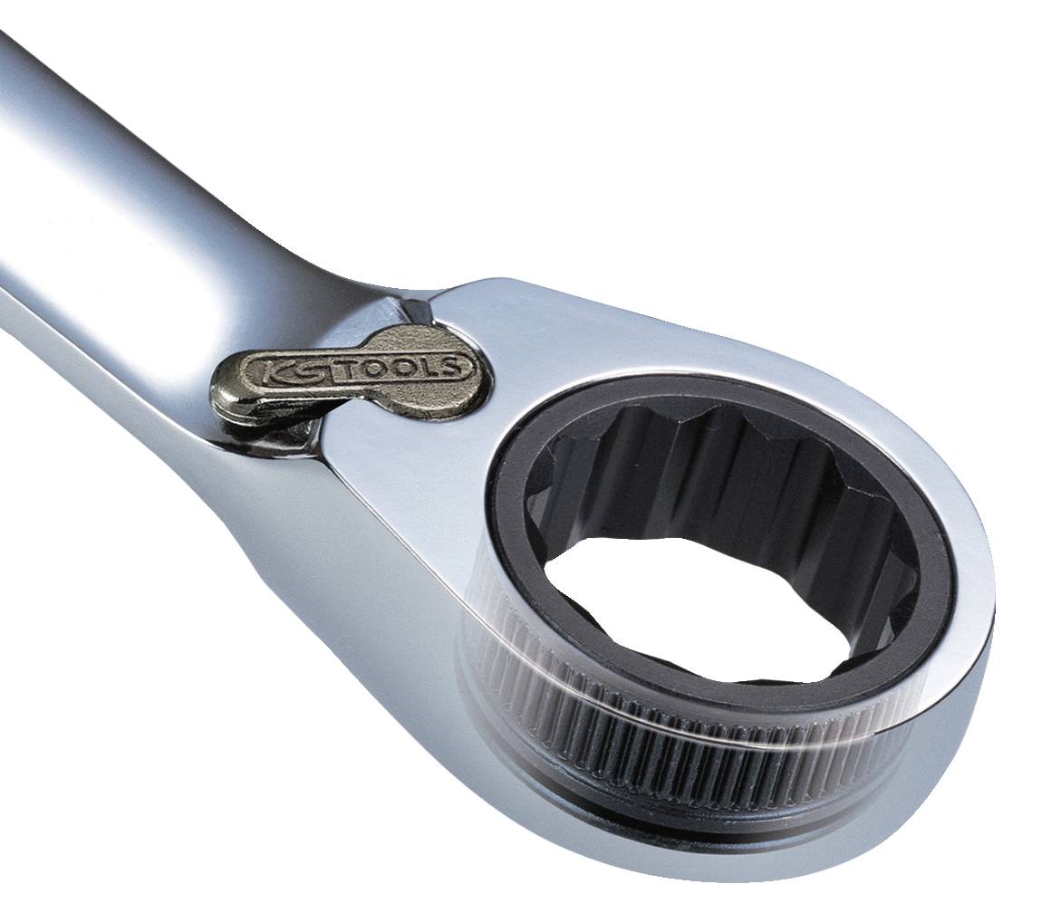 Ein verchromter Ringschlüssel mit Ratschenmechanismus, Detailansicht des Kopfes, zeigt 'KS Tools' Logo.