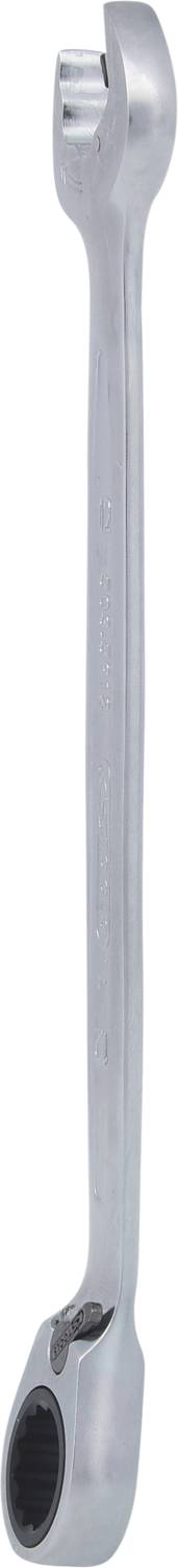 Ein silberner Ringschlüssel mit unterschiedlichen Schlüsselweiten an den Enden, vor weißem Hintergrund.