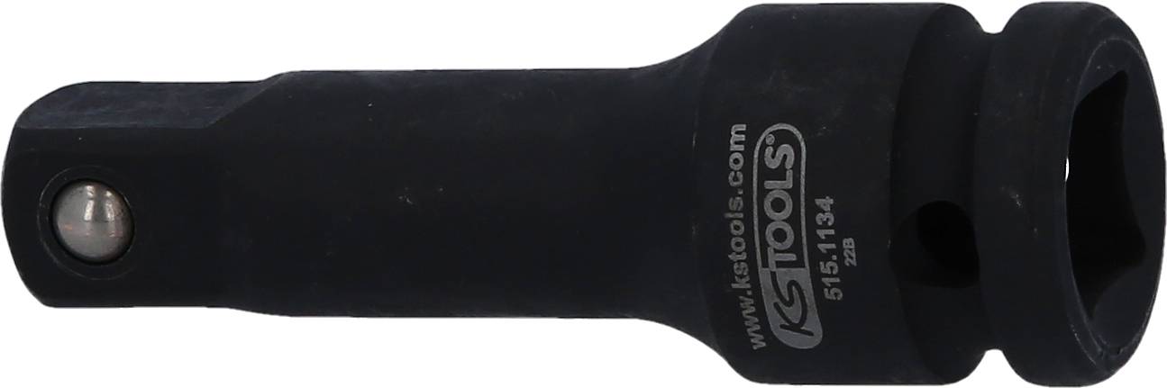Ein schwarzer Werkzeugadapter mit quadratischer Aufnahme und Kugelsicherung für Steckschlüssel. Auf der Seite ist ein Markenlogo aufgedruckt.