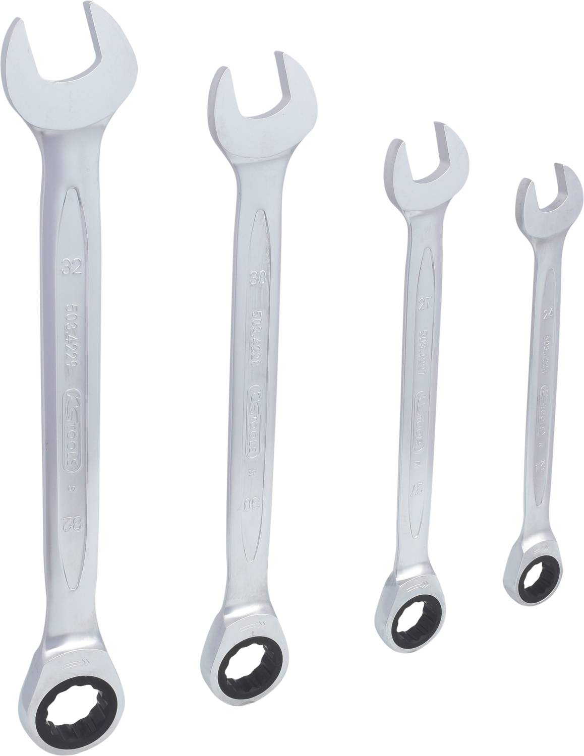 Vier Schraubenschlüssel in unterschiedlichen Größen, die von links nach rechts kleiner werden. Sie sind aus Metall und haben einen Ratschenmechanismus.