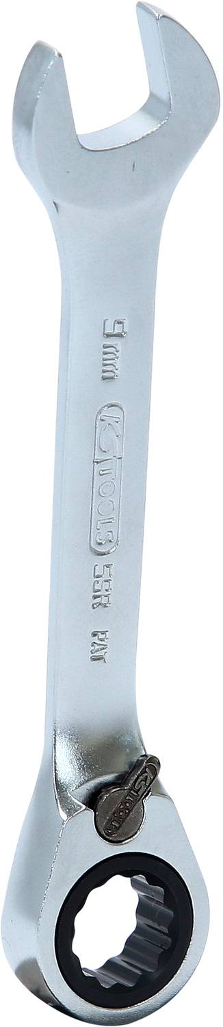 Ein silberner Ringschlüssel mit Ratschenmechanismus, geeignet zum Anziehen oder Lösen von Muttern und Schrauben in beiden Richtungen.