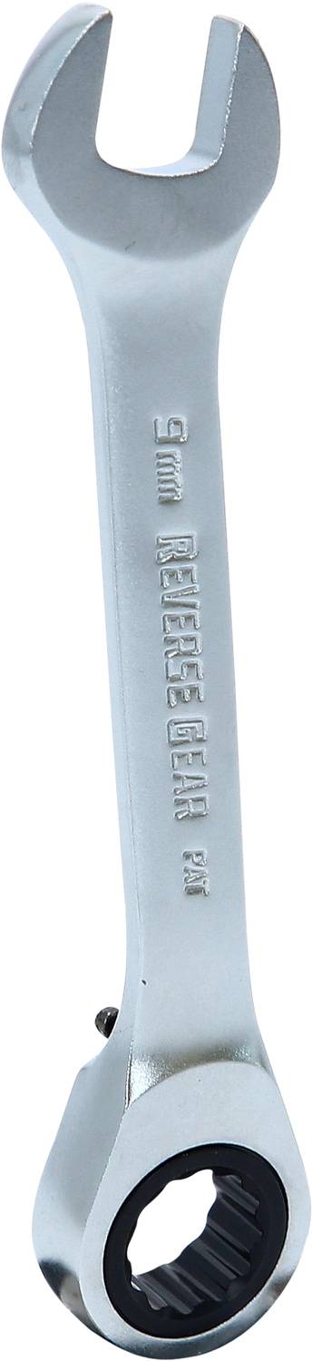 Ein silberner Schraubenschlüssel mit Ratschenfunktion, markiert mit '9 mm', wird vertikal dargestellt.