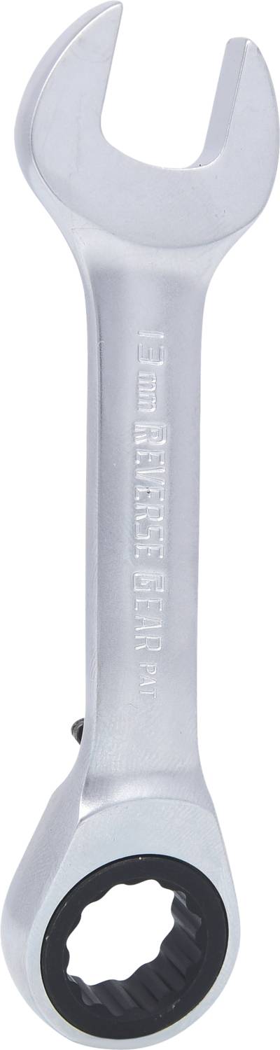 Silberner Schraubenschlüssel mit offener und Ratschen-Sechskantseite. Ideal für mechanische Arbeiten und Reparaturen.