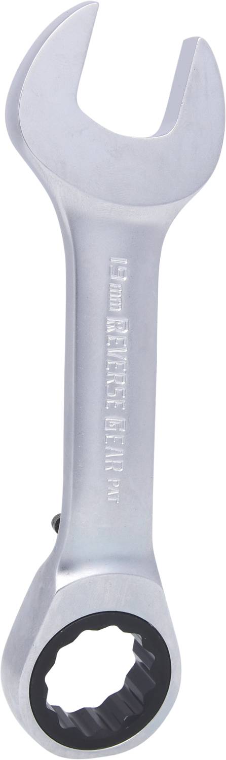 Ein silberner, offener Ringschlüssel mit Ratschenfunktion und der Aufschrift '19 mm' auf dem Griff.