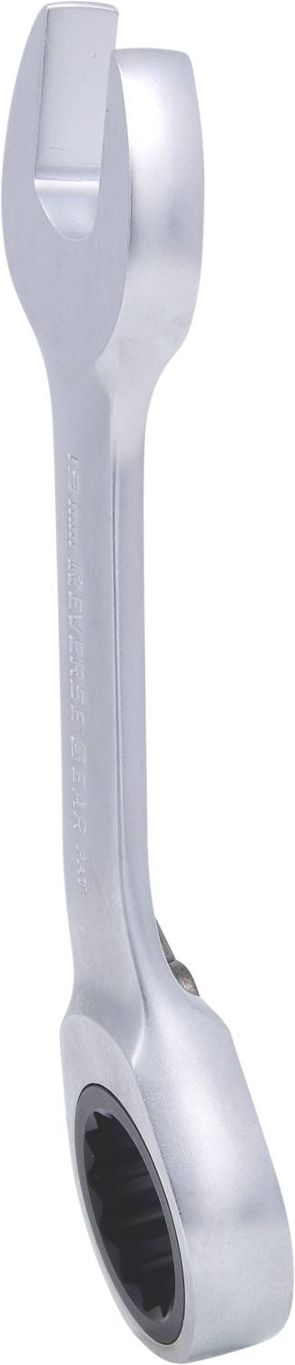 Ein silberner Ringschlüssel mit Ratschenfunktion und offenem Maul, verwendet für handwerkliche Arbeiten zum Anziehen oder Lösen von Schrauben.