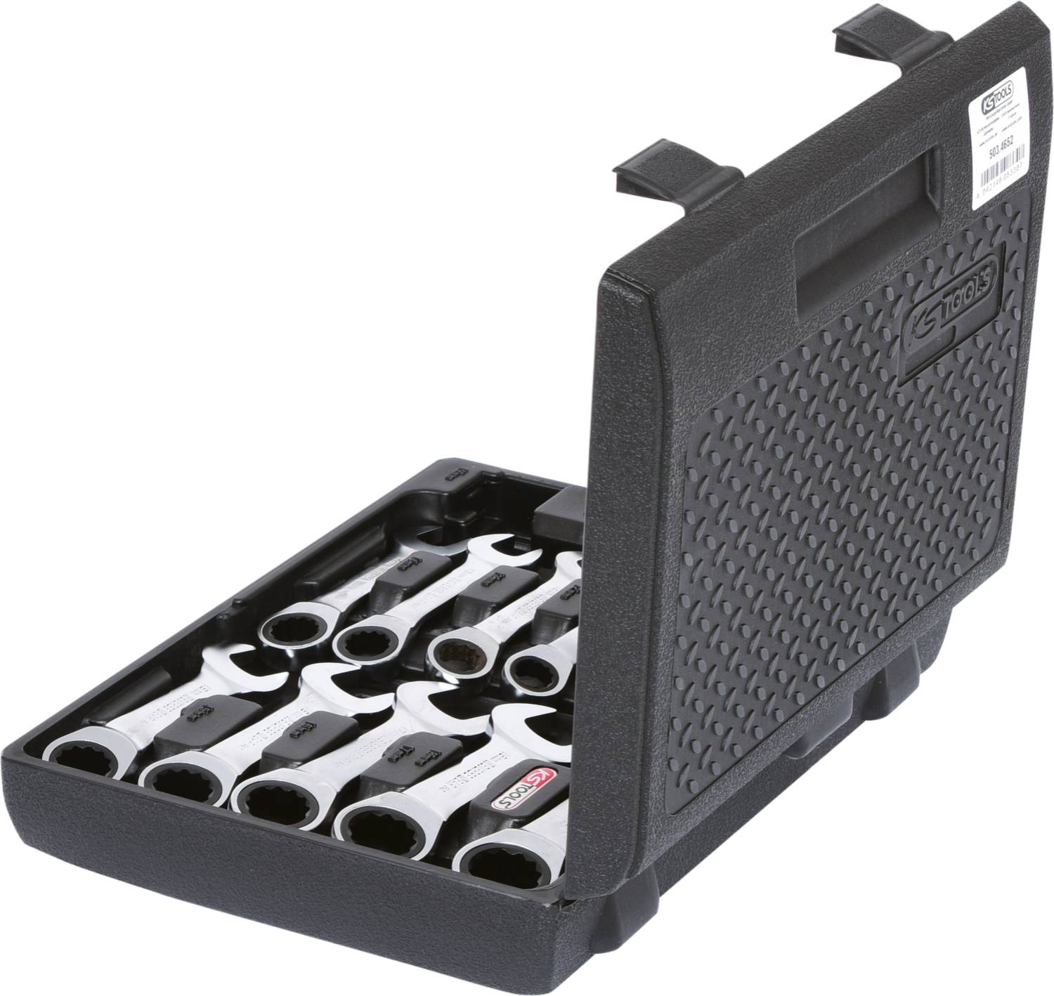 Ein offener schwarzer Werkzeugkoffer mit mehreren Steckschlüsseln in verschiedenen Größen, ordentlich eingeordnet.