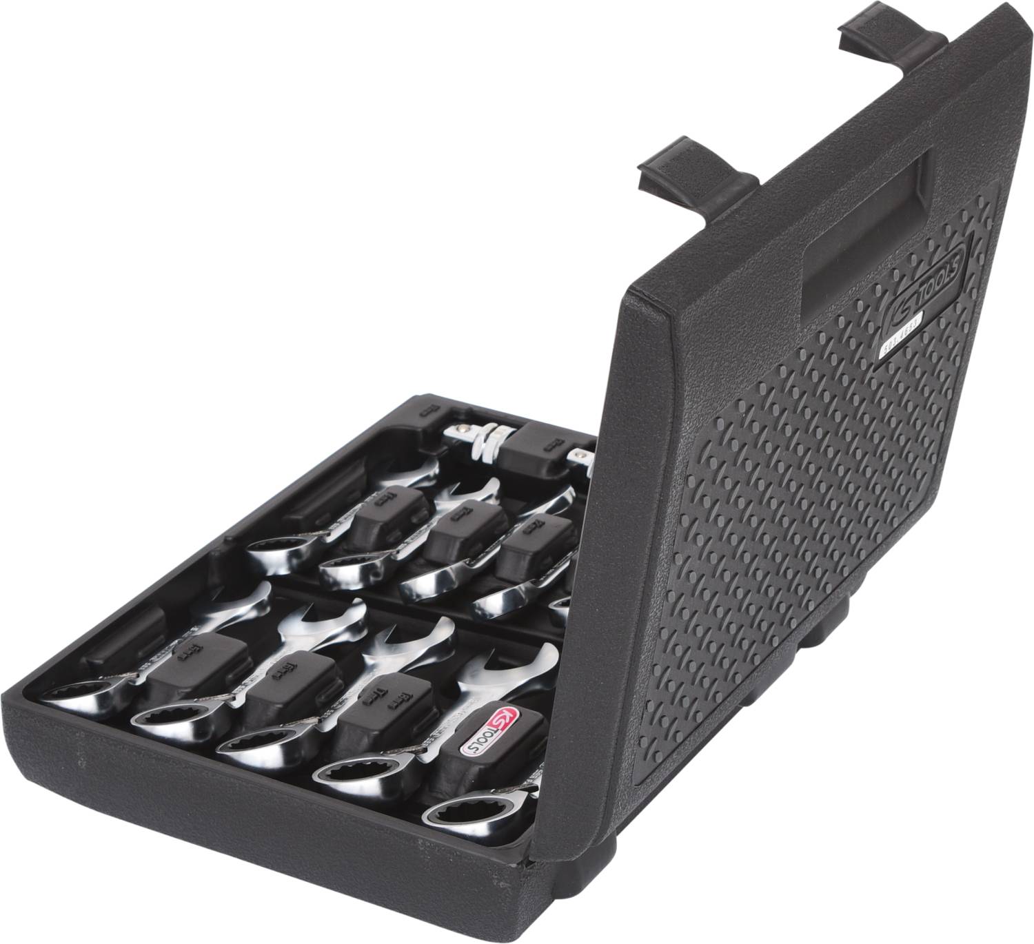 Ein offener schwarzer Werkzeugkoffer mit mehreren Schraubenschlüsseln in verschiedenen Größen. Ideal für Reparaturarbeiten.