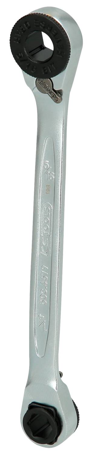 Ein silberner Ratschenringschlüssel mit einem gerändelten Griff, geeignet zum Anziehen und Lösen von Schrauben in engen Räumen.