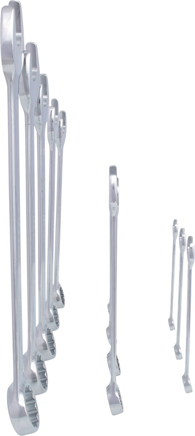 Eine Reihe von sieben silbernen Ringschlüsseln in aufsteigender Größe von links nach rechts, diagonal angeordnet.