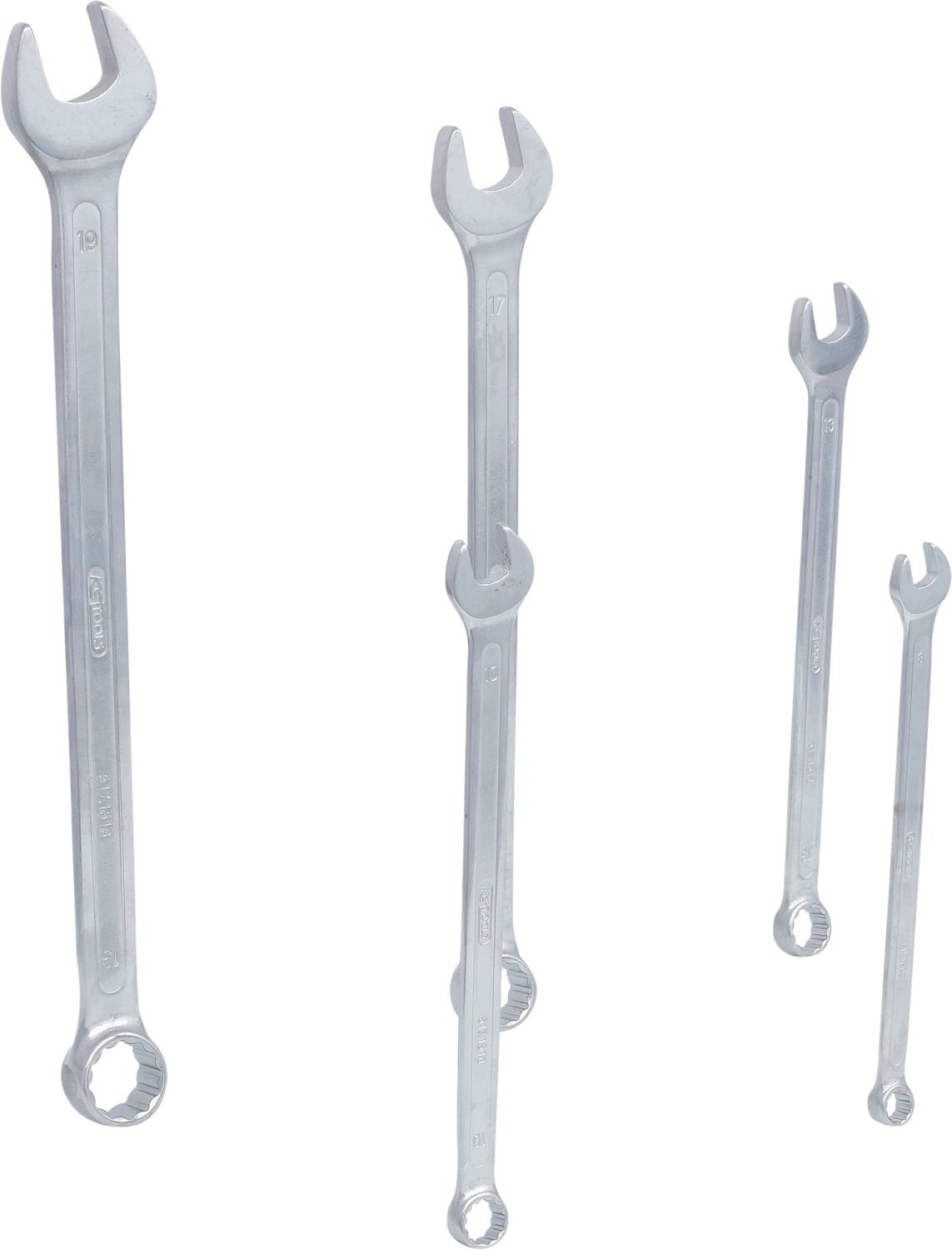 Vier verschieden große Schraubenschlüssel in aufsteigender Reihenfolge von links nach rechts, angeordnet auf weißem Hintergrund.