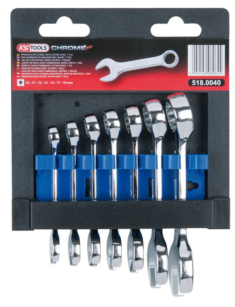 Ein Schraubenschlüsselsatz mit neun verchromten Schlüsseln in verschiedenen Größen, gehalten von einer blauen Kunststoffhalterung.