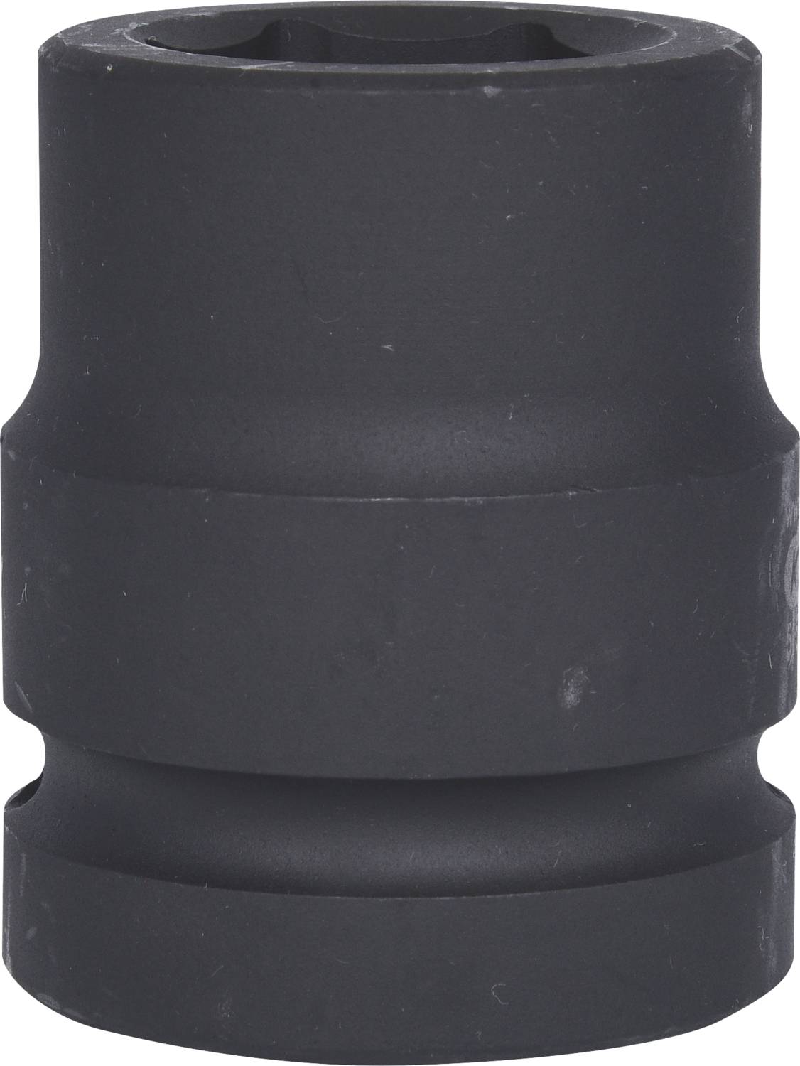 Ein schwarzer Steckschlüsselaufsatz in zylindrischer Form, vor einem neutralen Hintergrund, zur Verwendung mit einem Schraubenschlüssel.