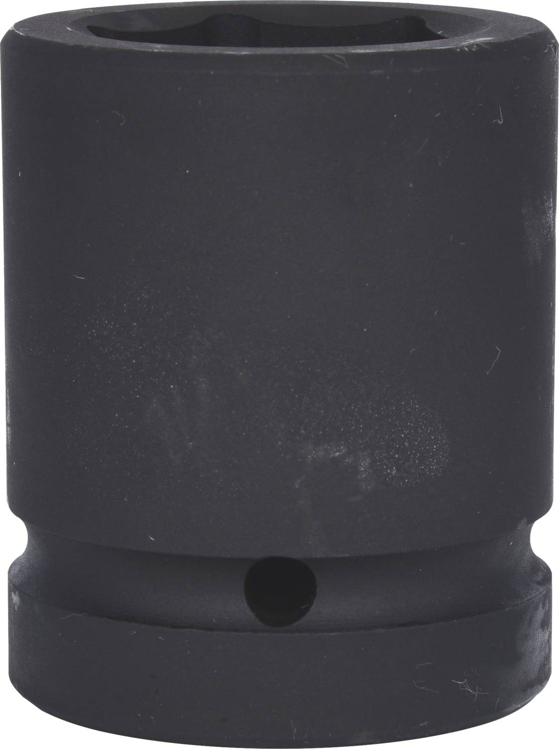 Ein schwarzer, zylindrischer Steckschlüsselaufsatz mit abgerundeten Kanten und einem Loch an der Seite.