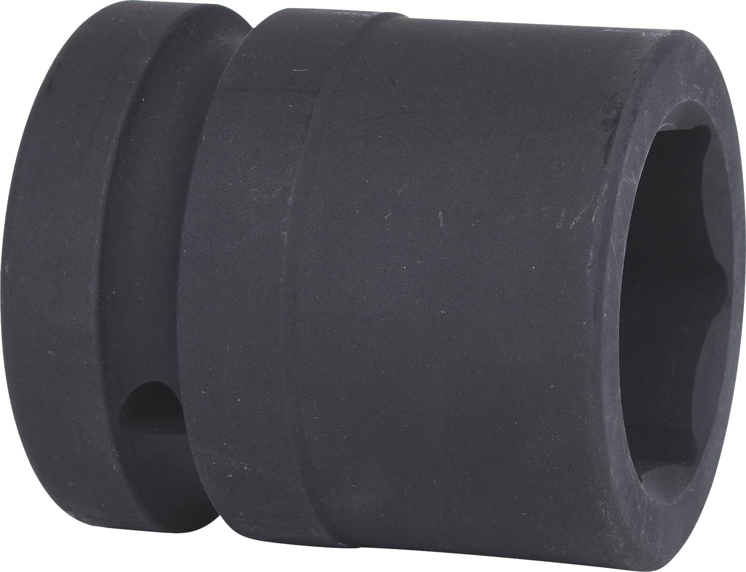 Ein schwarzer Metallzylinder mit glatter Oberfläche, der wie eine große Stecknuss aussieht.