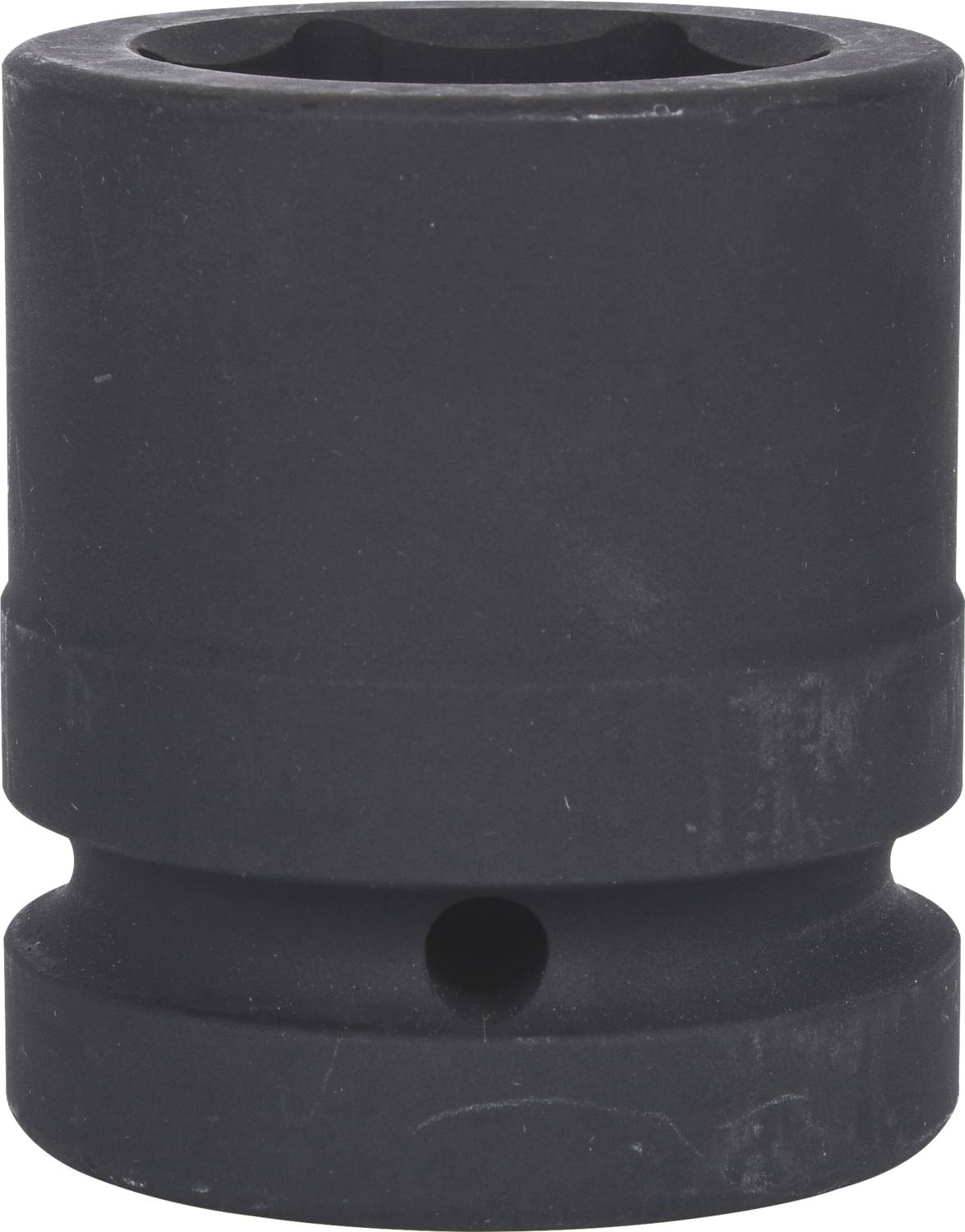 Ein schwarzer, zylindrischer Steckschlüsselaufsatz aus Metall mit einer kleinen Öffnung an der Seite.